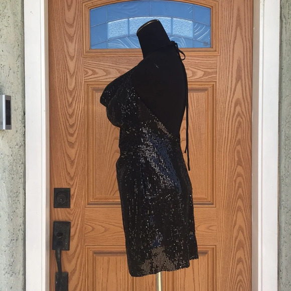New* Lioness Black‎ Sequin Halter Dress - Picture 6 of 15